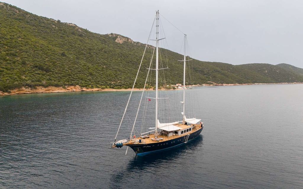 LE PIETRE - Boat Images