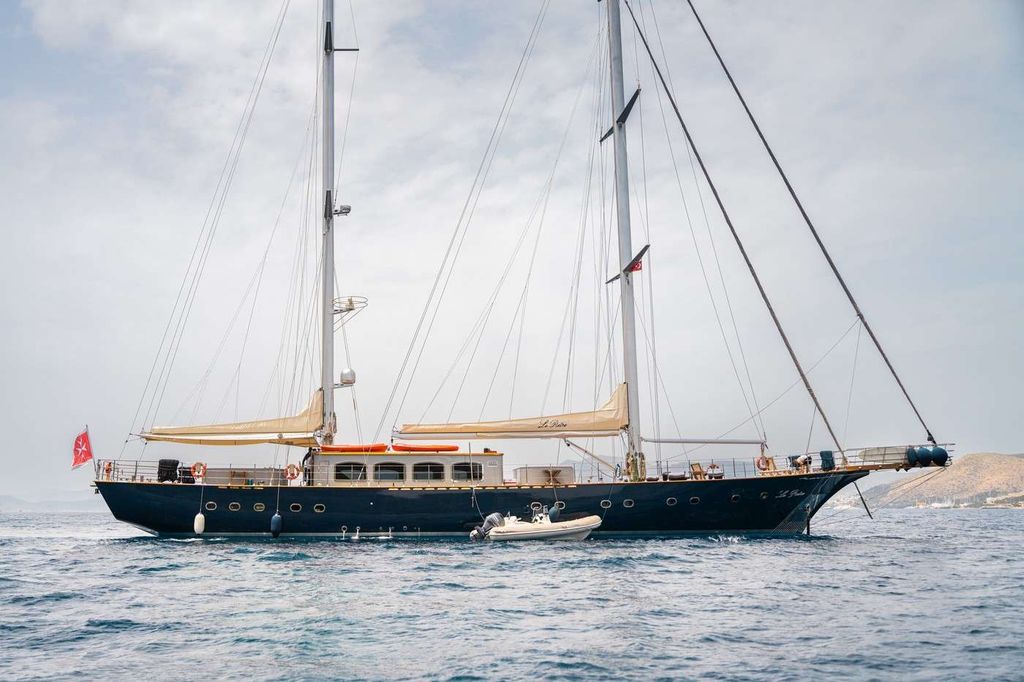 LE PIETRE - Boat Images