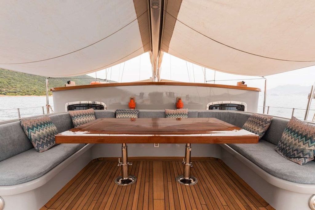 LE PIETRE - Boat Images
