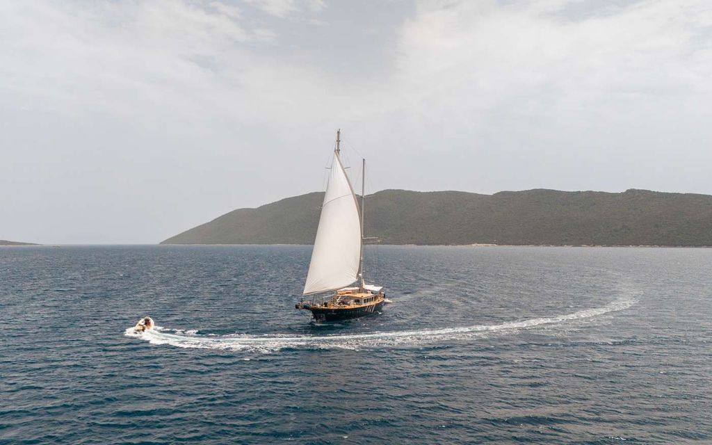 LE PIETRE - Boat Images