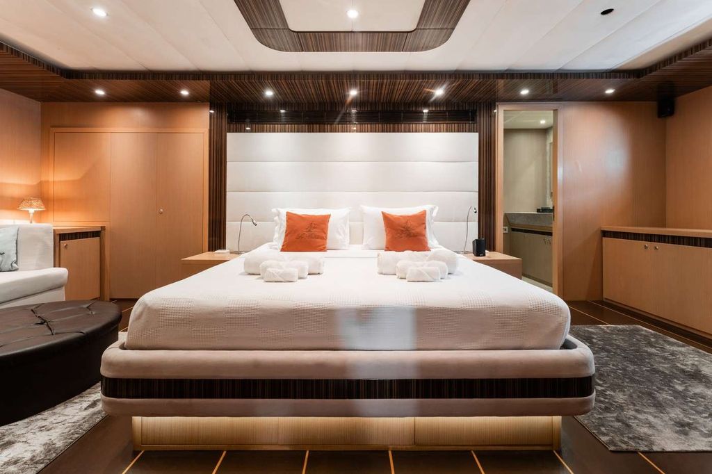 LE PIETRE - Boat Images