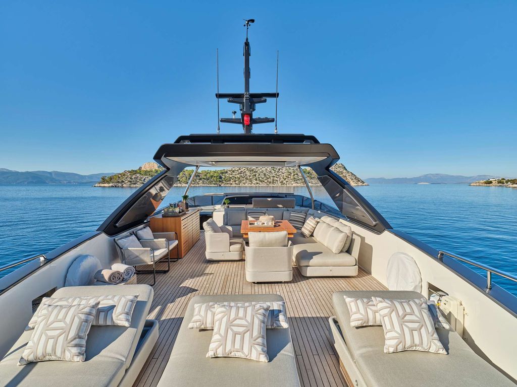 AKASTI - Boat Images