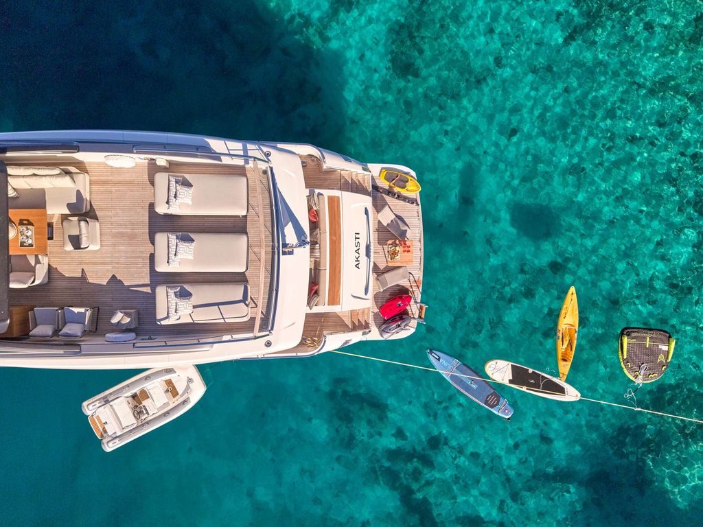 AKASTI - Boat Images