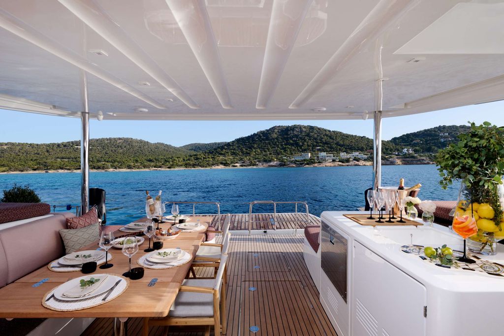 DREAM - Boat Images