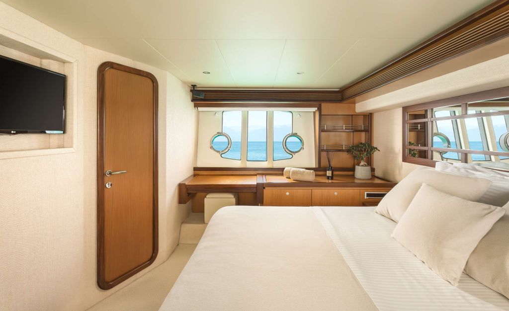 ESCAPE - Boat Images