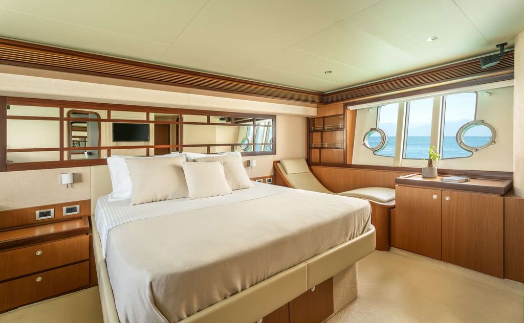 ESCAPE - Boat Images