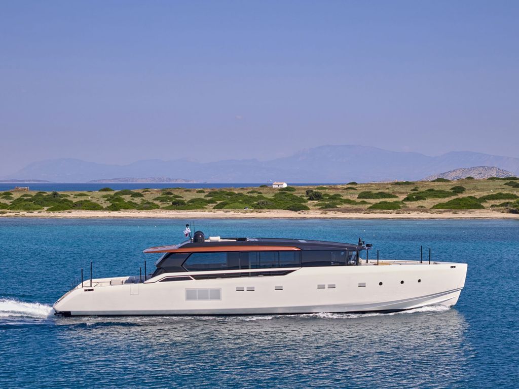 BESTIA - Boat Images