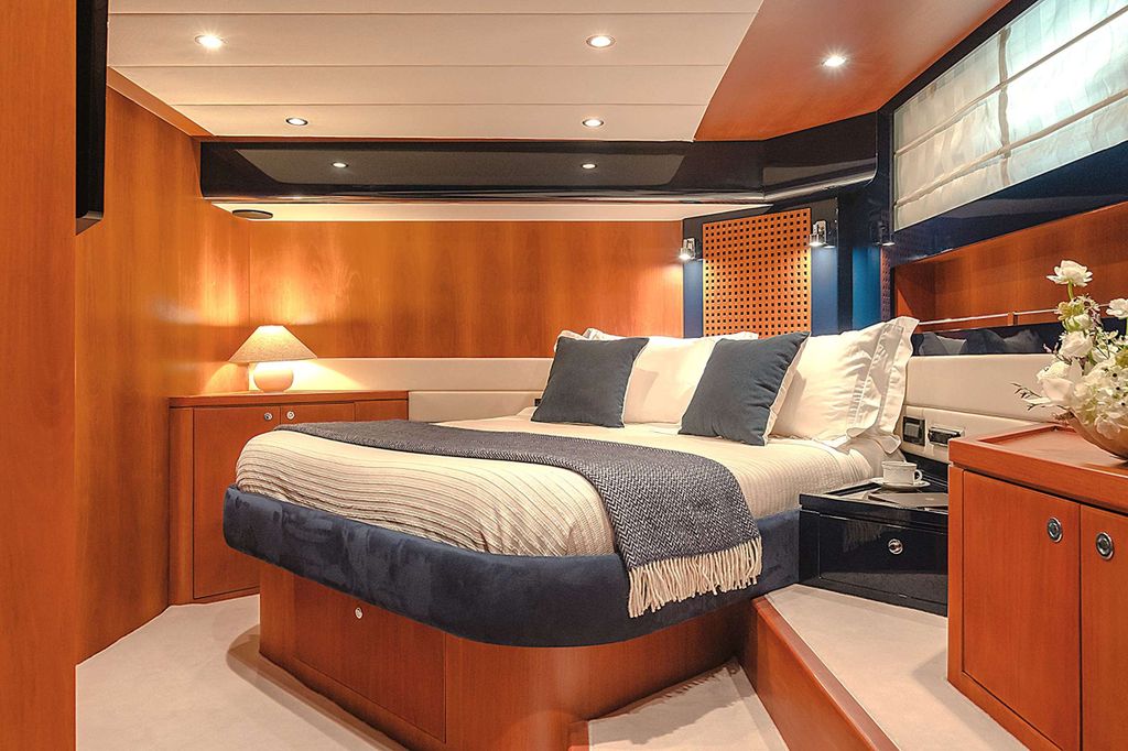 ETERNO - Boat Images