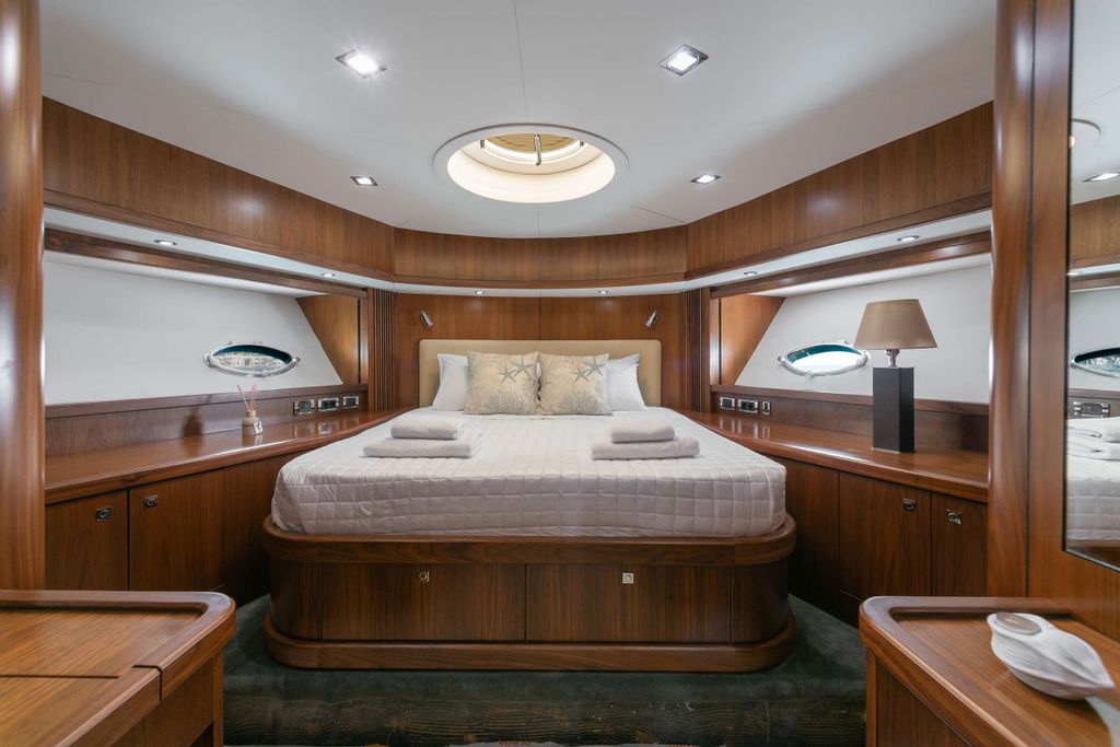 PHOENIX - Boat Images
