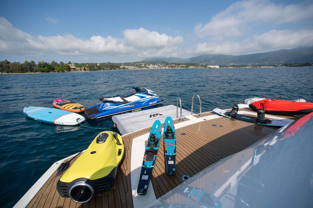 PHOENIX - Boat Images