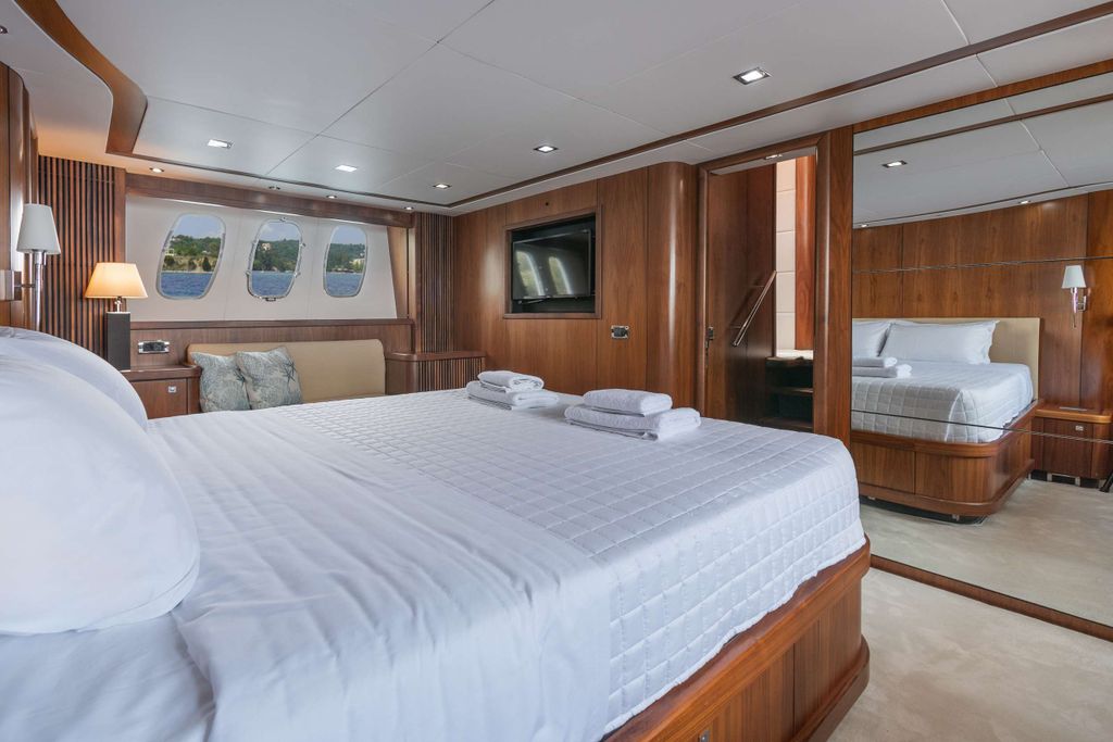 PHOENIX - Boat Images