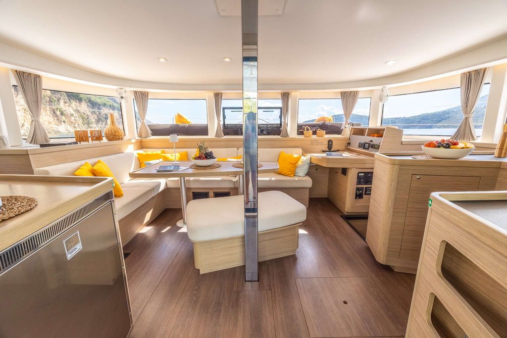 LUNA - Boat Images