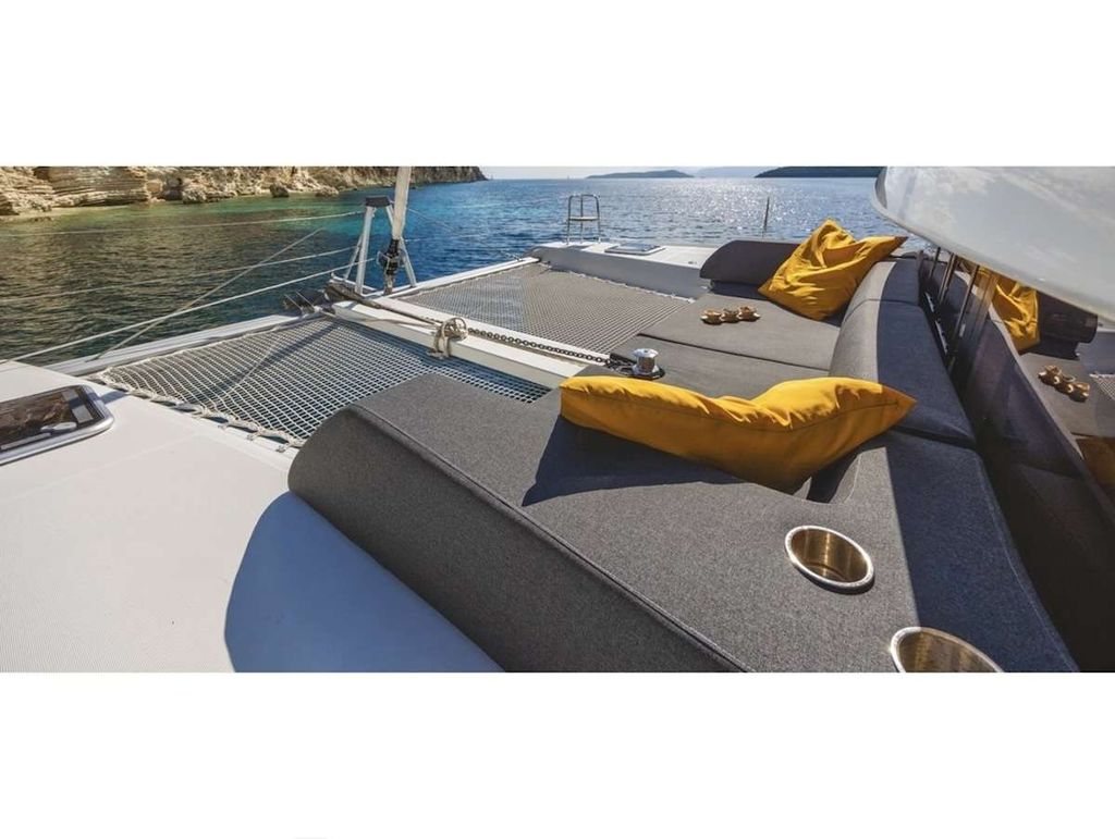 LUNA - Boat Images