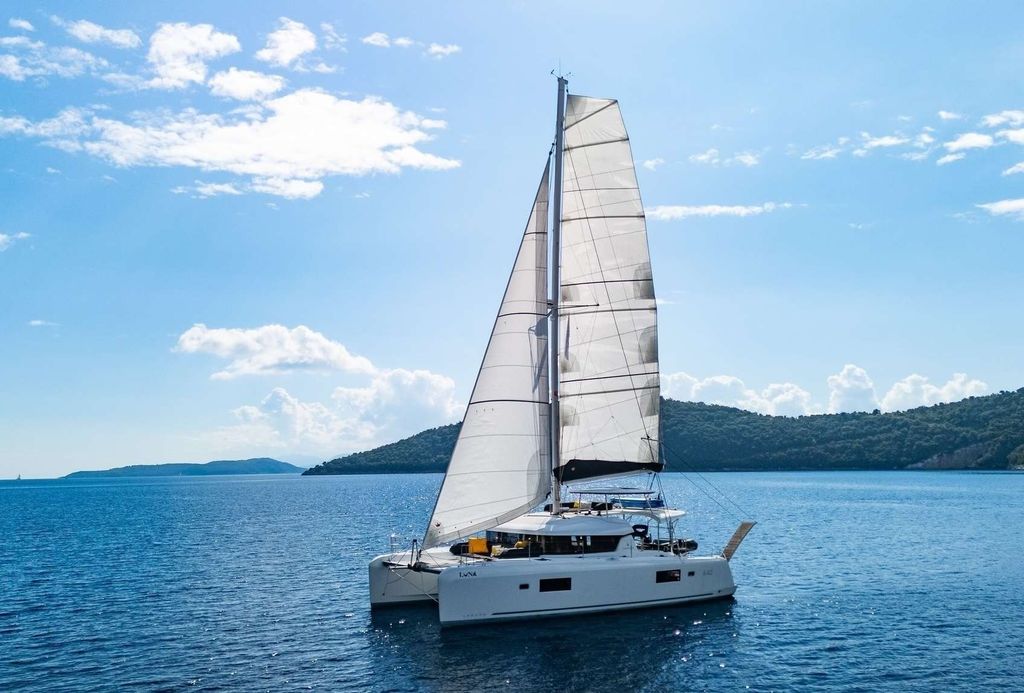 LUNA - Boat Images