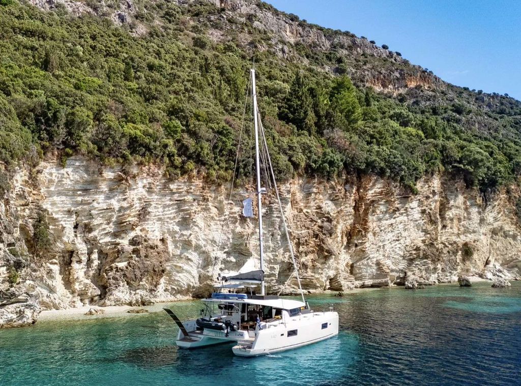LUNA - Boat Images