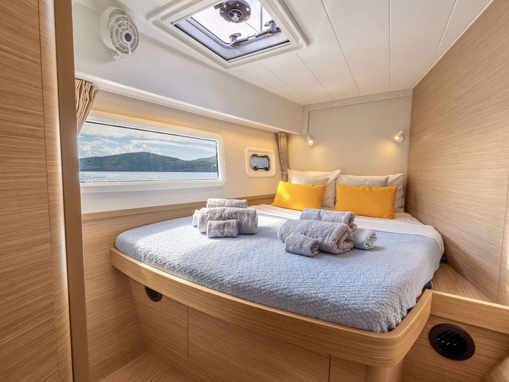 LUNA - Boat Images