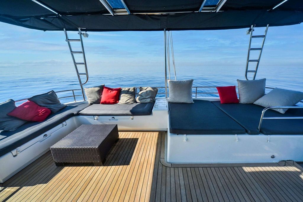 AURA - Boat Images