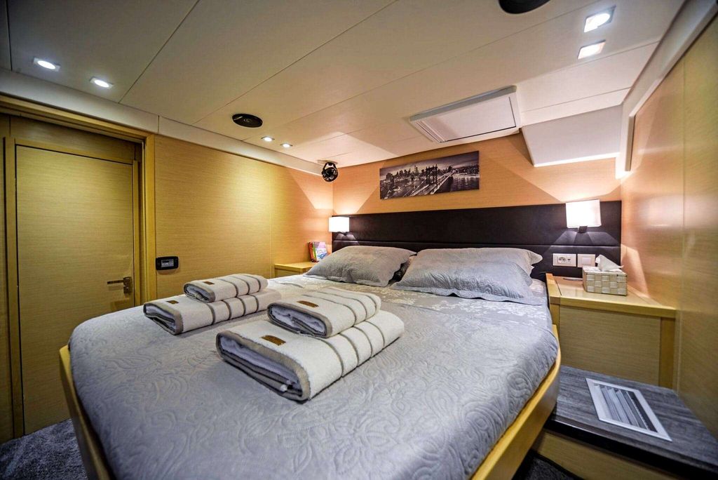 AURA - Boat Images
