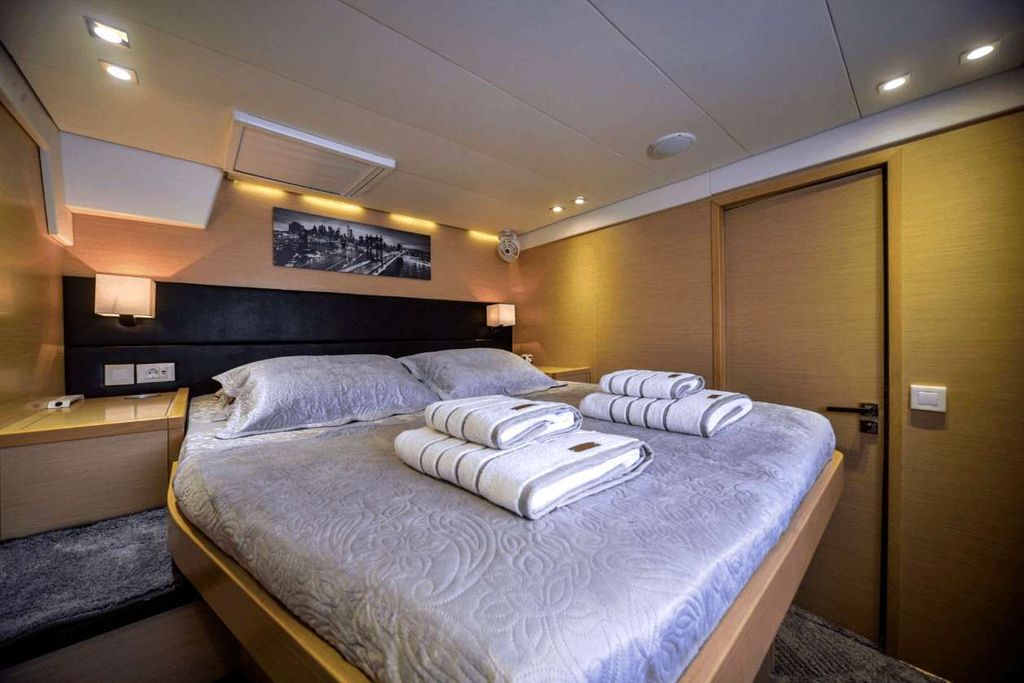 AURA - Boat Images