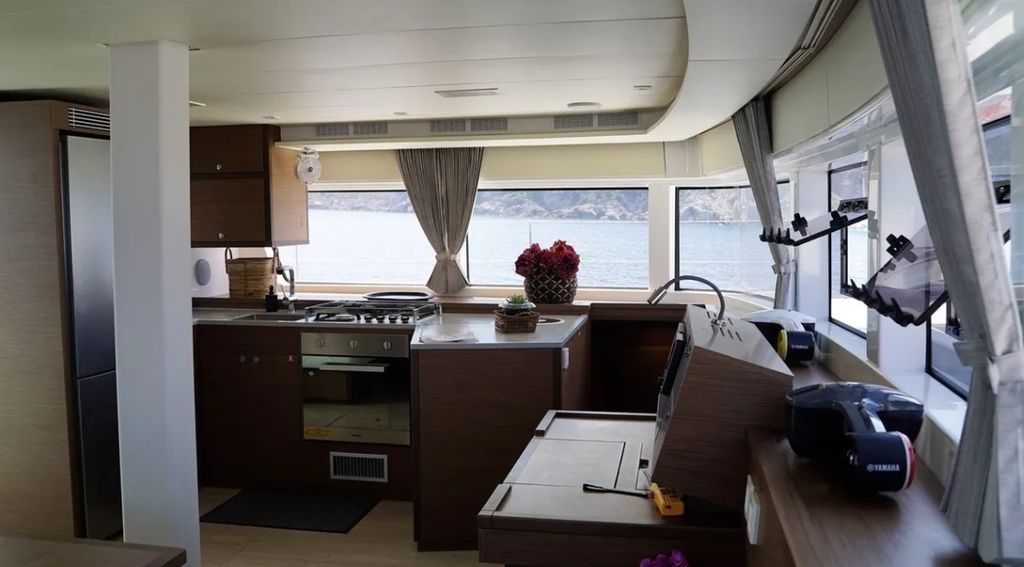 Blue Velvet – Lagoon 52F - Boat Images