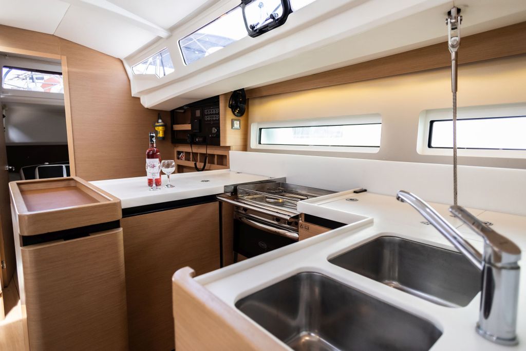 Irini – Sun Odyssey 440 - Boat Images