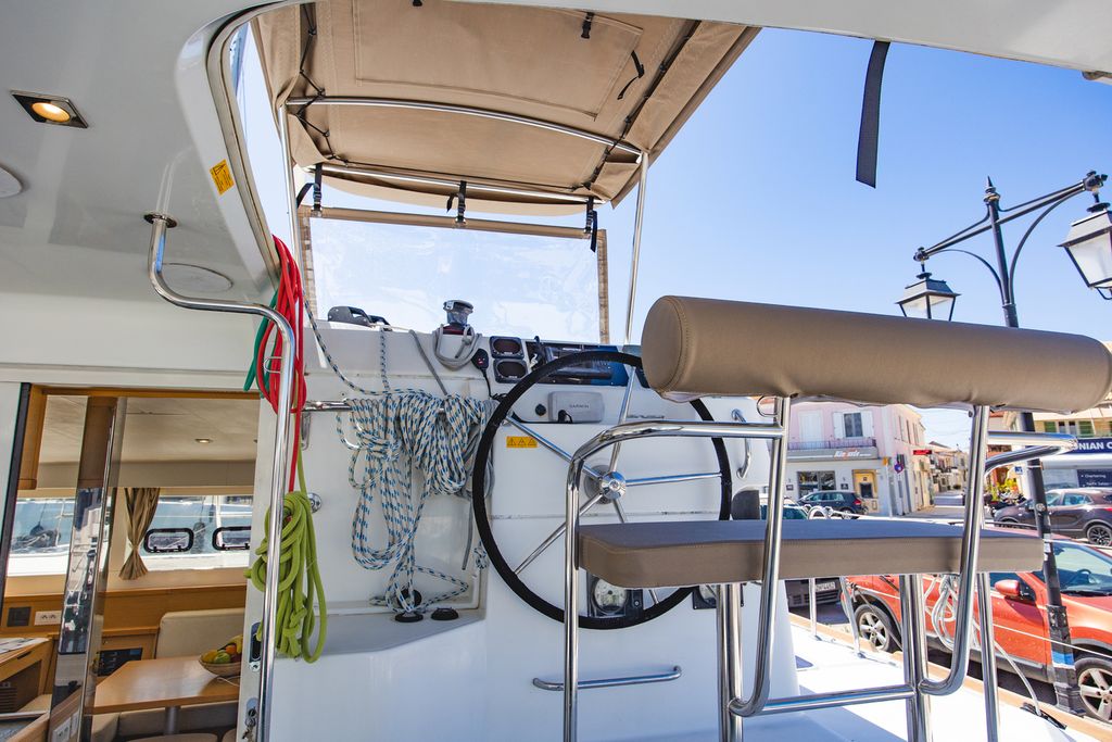 Deep Blue – Lagoon 39 - Boat Images