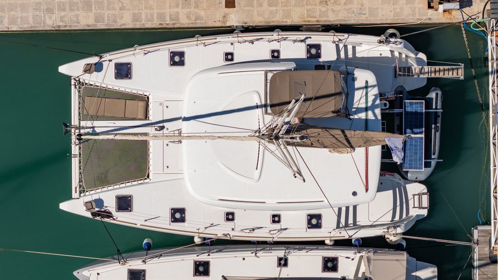 Deep Blue – Lagoon 39 - Boat Images