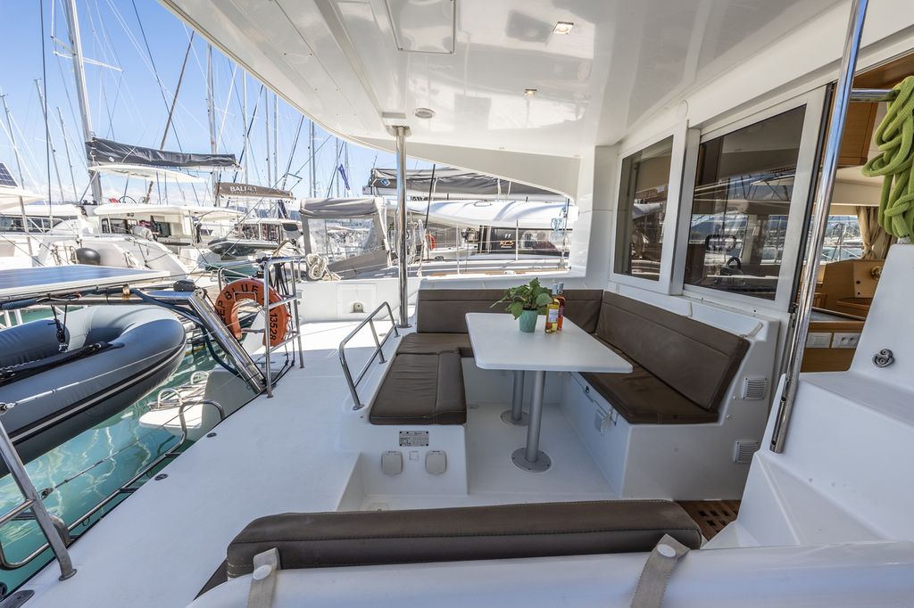 Deep Blue – Lagoon 39 - Boat Images
