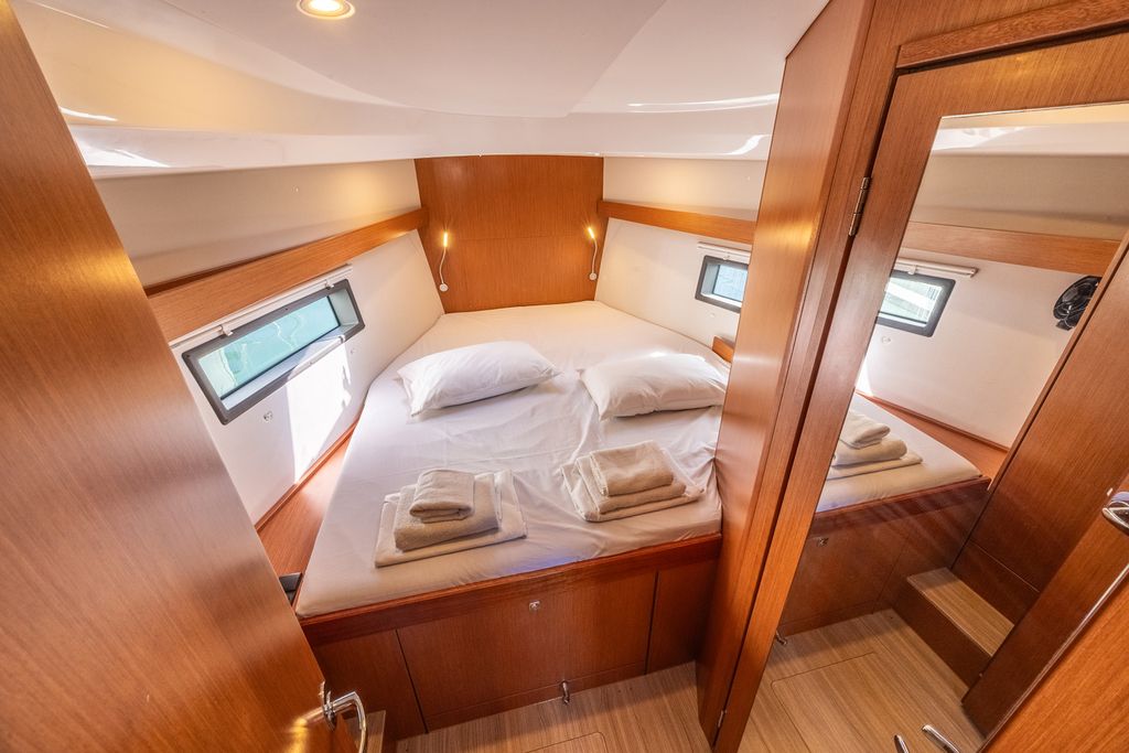 Arian – Bavaria C42 - Boat Images