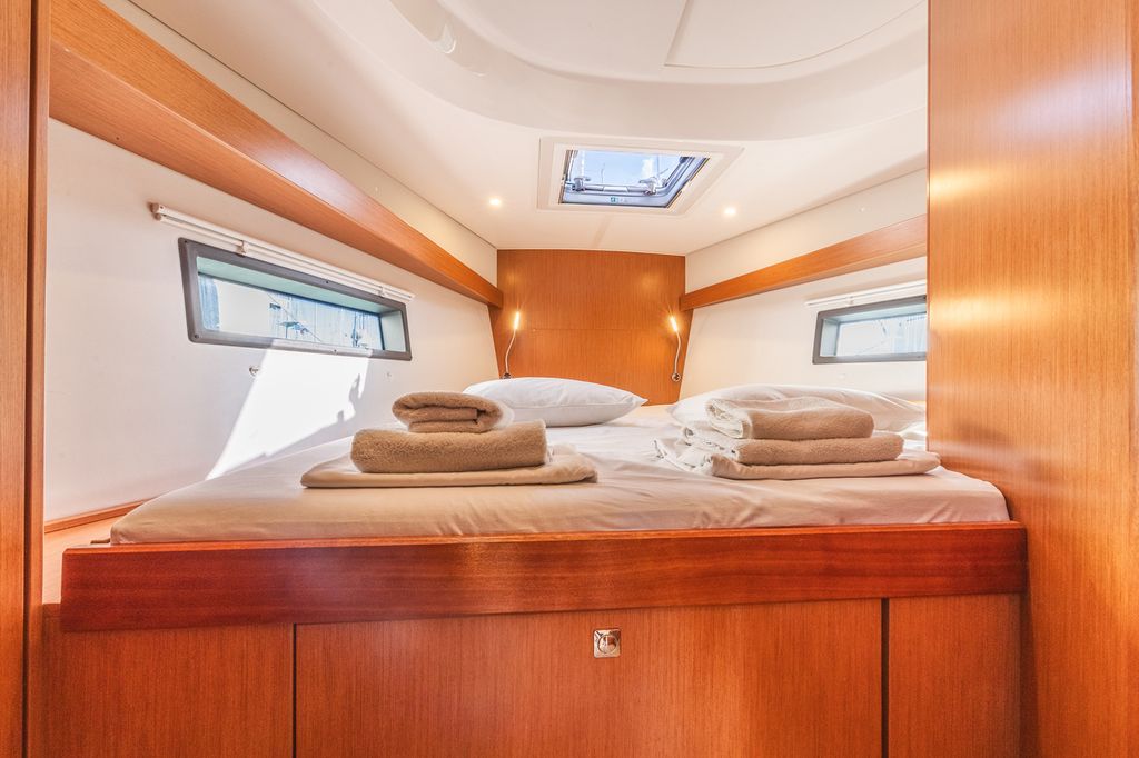 Arian – Bavaria C42 - Boat Images