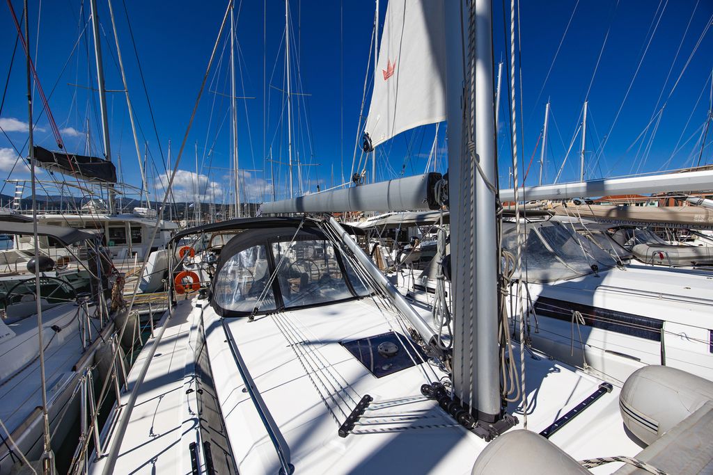 Arian – Bavaria C42 - Boat Images