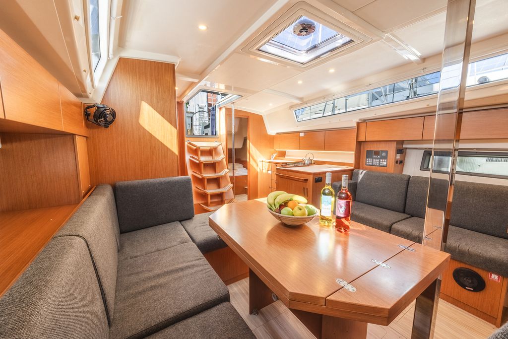 Arian – Bavaria C42 - Boat Images