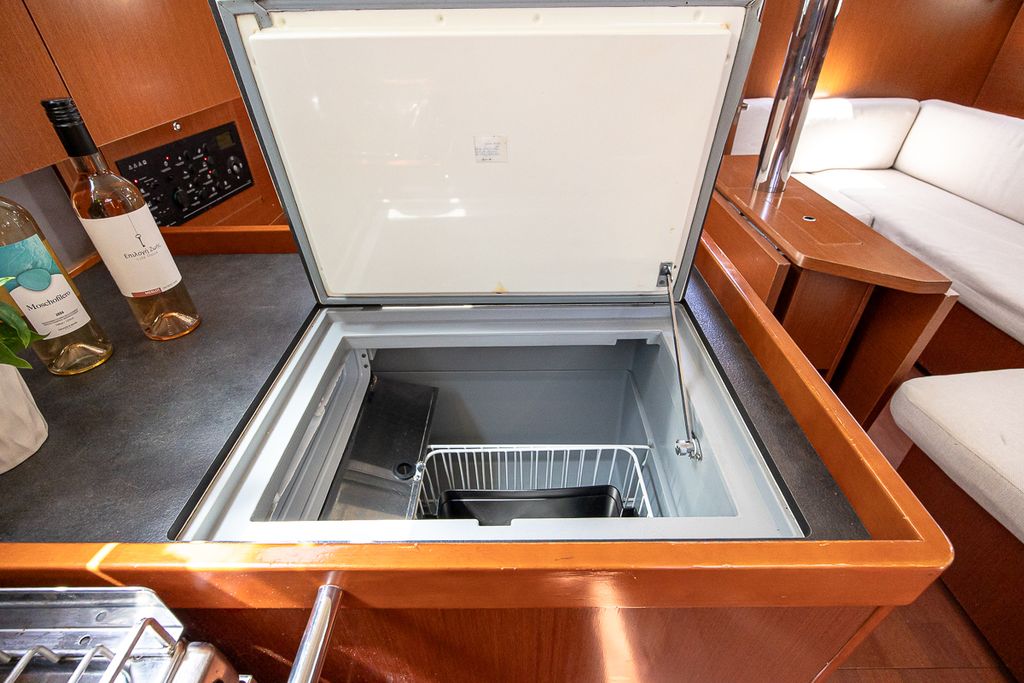 Peace – Oceanis 41.1 - Boat Images