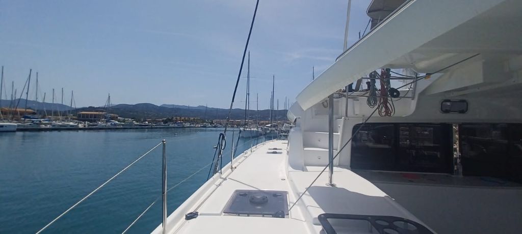 Dos Hermanos – Lagoon 46 - Boat Images