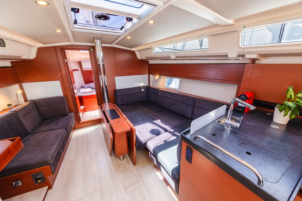Dafne – Hanse 418 - Boat Images