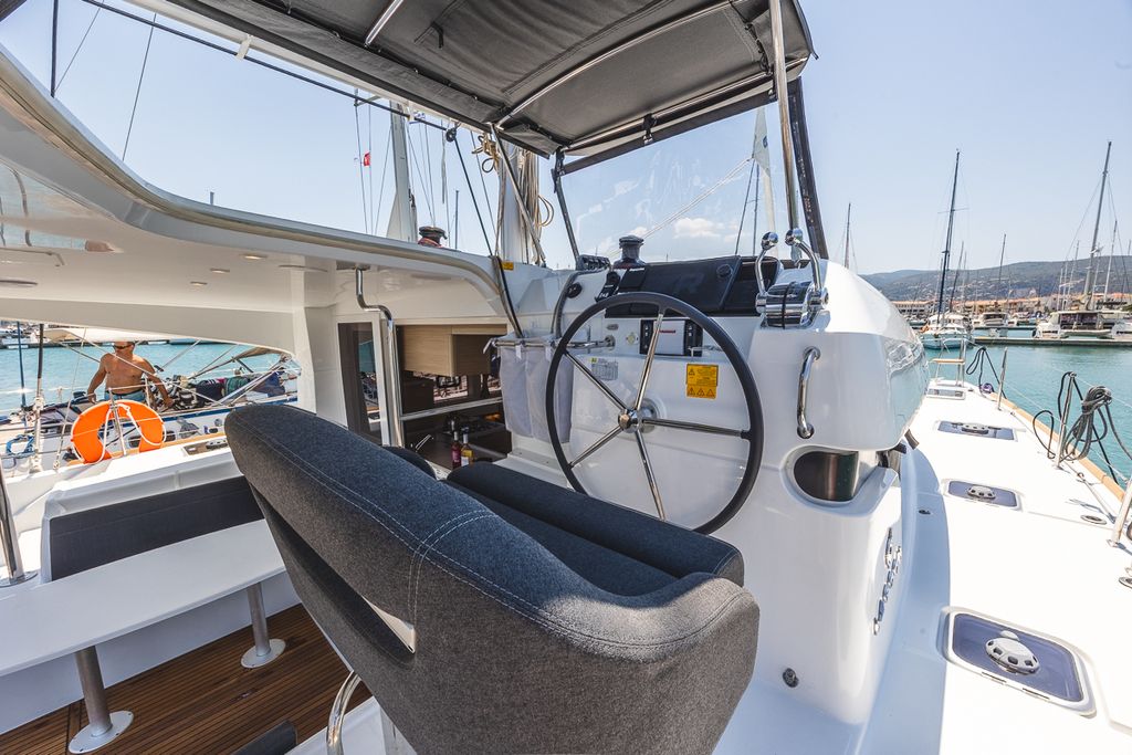 Deva – Lagoon 40 - Boat Images