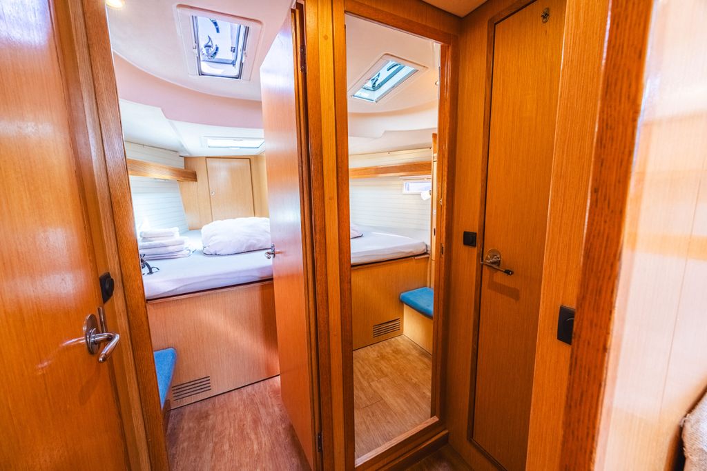 Acrux - Boat Images